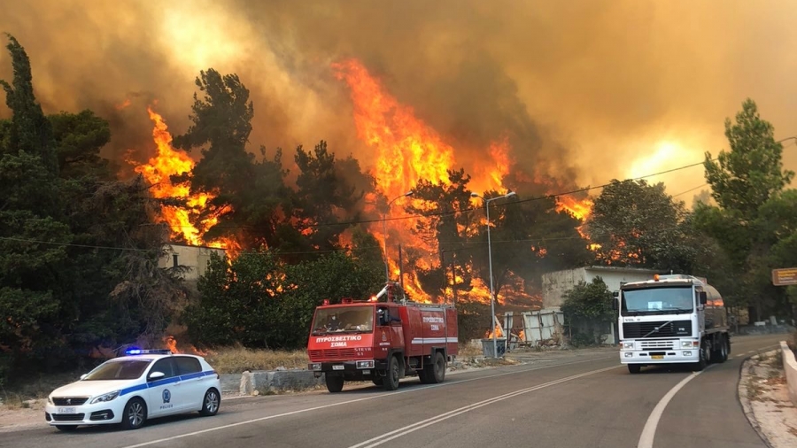 Νέα πυρκαγιά στα Βίλια Αττικής - Εκκενώσεις οικισμών, κάηκαν σπίτια - Μάχη με αναζωπυρώσεις στην Κάρυστο