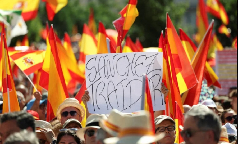 Ισπανία - «Sánchez παραιτήσου!» - Χιλιάδες διαδήλωσαν στη Μαδρίτη  κατά της κυβερνητικής διαφθοράς