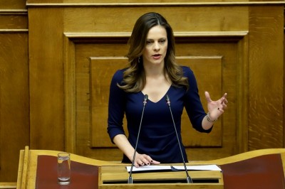 Αχτσιόγλου: Η κυβέρνηση άφησε χωρίς εισόδημα όλο το καλοκαίρι δεκάδες χιλιάδες εργαζόμενους