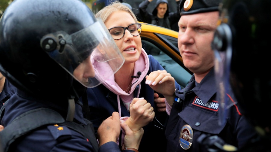 AFP: Η ρωσική αστυνομία συνέλαβε και την τελευταία επικρίτρια του Putin - Την ακτιβίστρια πολιτικό Lyobov Sobol