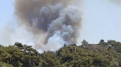 Δύσκολο πύρινο μέτωπο στη Ρόδο – Σκληρή μάχη των πυροσβεστών