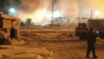 Ύποπτη πυρκαγιά σε μονάδα πετρελαίου και υγροποίησης φυσικού αερίου στη Σιβηρία – Άγνωστη ακόμη η αιτία