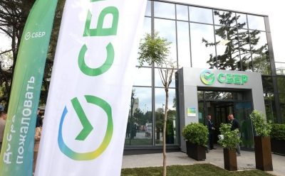 Ισχυρός συμβολισμός από το άνοιγμα του πρώτου υποκαταστήματος της Sberbank στη Κριμαία