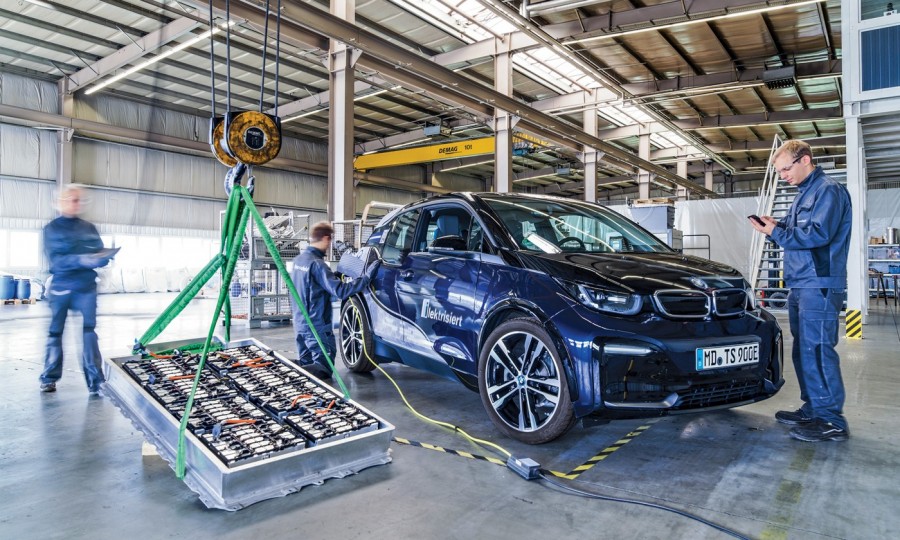 VW: Οργανώνει γραμμή παραγωγής για φορτιστές ηλεκτροκίνητων οχημάτων