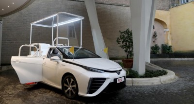 To Toyota Mirai είναι το νέο αυτοκίνητο του Πάπα!