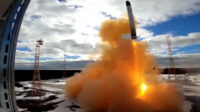 Η Ρωσία εξετάζει τη μεταφορά πυρηνικών στο Ιράν ως στρατηγικό αντίβαρο στον εξοπλισμό της Ουκρανίας με βρώμικη βόμβα