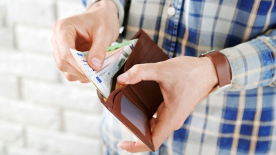 ΓΣΕΕ: Πως διαμορφώνεται ο κατώτατος μισθός μετά το ξεπάγωμα των τριετιών