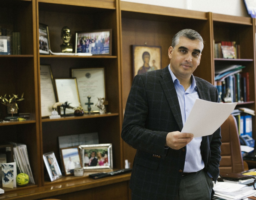 Συμμορία της μιζέριας στην Αργυρούπολη: 6 μέτρα από τον Κωνσταντάτο (75%) για τα ελληνόπουλα - Φωνές για τους μετανάστες από το 13%