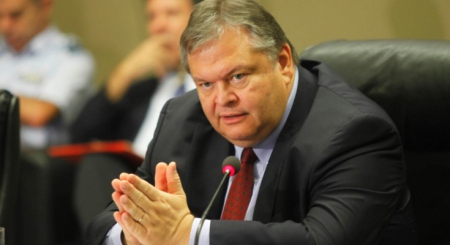 Βενιζέλος: Η κυβέρνηση των ολετήρων ούτε πέφτει ούτε εκτίθεται με το νομοσχέδιο για την αναδοχή