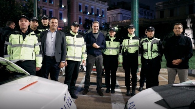 Σε μπλόκο της ΕΛ.ΑΣ. για αλκοτέστ ο Μητσοτάκης με Χρυσοχοΐδη: Εδώ στην κυριολεξία σώζουμε ζωές