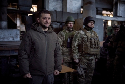Επίσκεψη Zelensky στο μέτωπο κοντά στο Bakhmut – Βράβευσε Ουκρανούς στρατιώτες