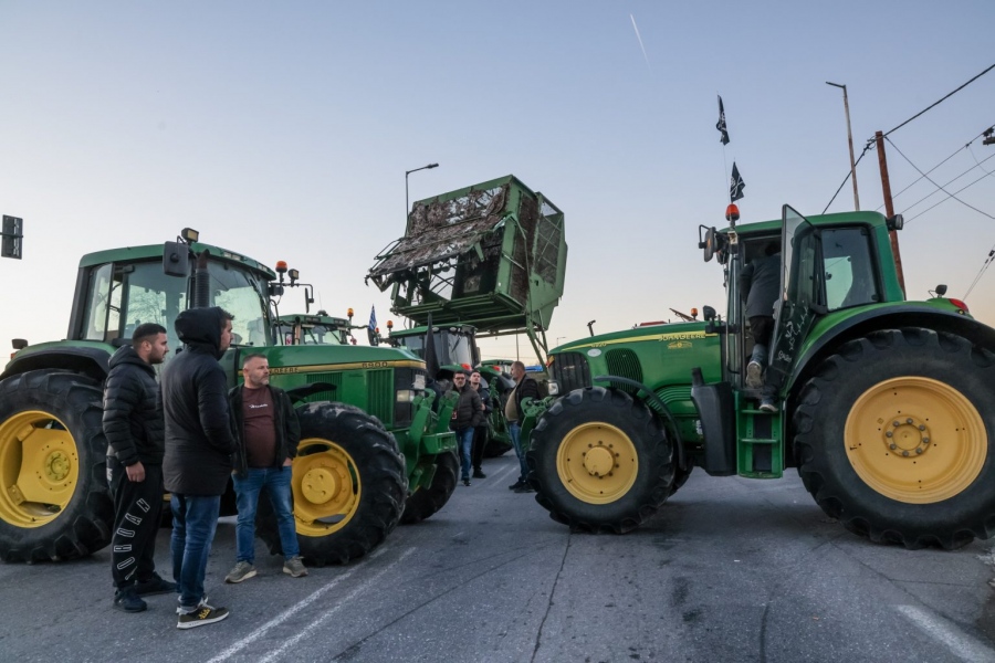 Σε διάλογο ξανακαλεί η κυβέρνηση τους αγρότες - Σφυροκόπημα της ΝΔ από την αντιπολίτευση