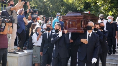 Στη Μητρόπολη Αθηνών η σορός του Μίκη Θεοδωράκη - Ξεκίνησε το λαϊκό προσκύνημα