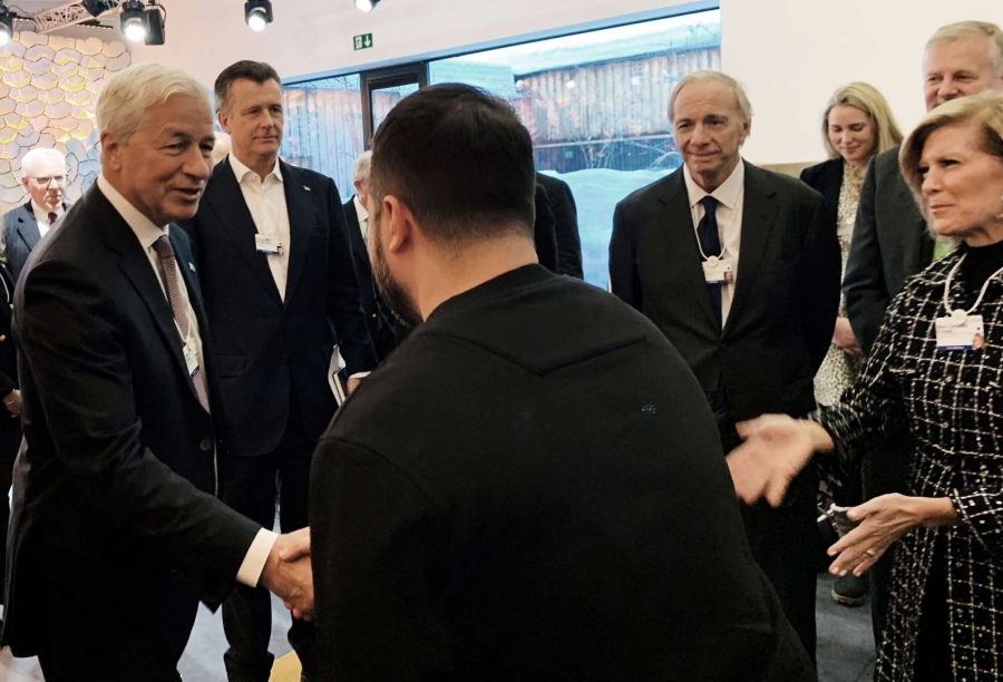 Davos: Με το «ζόρι» συνάντηση του ζητιάνου Zelensky με Dalio (Bridgewater) και Dimon (JP Morgan) - Εκλιπαρούσε για αμερικανικά κεφάλαια