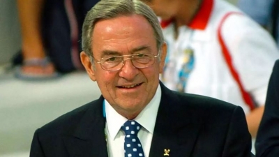 Κηδεία Κωνσταντίνου: Στη Μητρόπολη Αθηνών για την εξόδιο ακολουθία η σορός