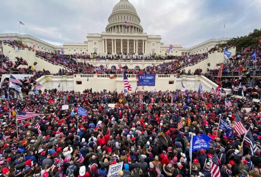 Απαιτούνται απαντήσεις για την εισβολή στο Καπιτώλιο των ΗΠΑ – Ο Trump την υποκίνησε ή ήταν οργανωμένοι αναρχικοί της Antifa;