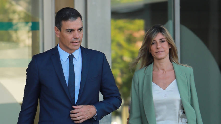 Ανατροπή στην Ισπανία: «Ίσως βασιστήκαμε σε fake news» λέει η ΜΚΟ που κατήγγειλε τη σύζυγο του Sanchez