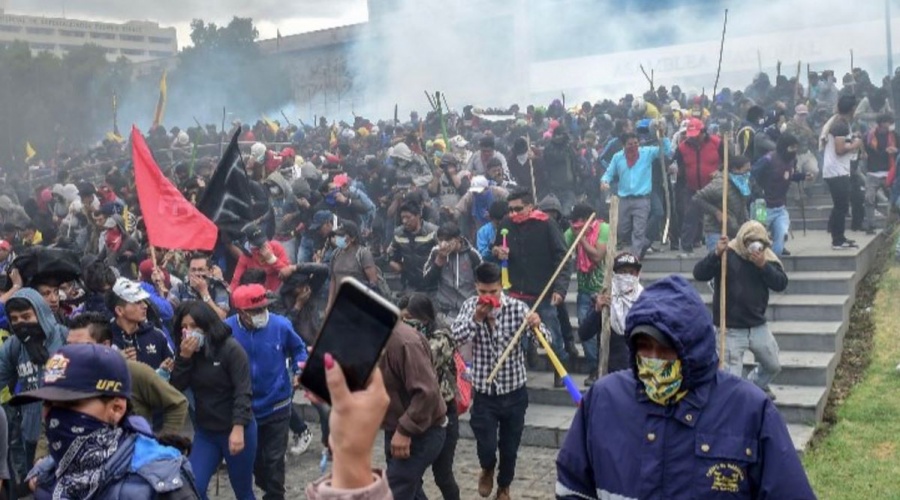 Εκουαδόρ: Η κυβέρνηση εγκατέλειψε την πρωτεύουσα - Απαγόρευση κυκλοφορίας στα κυβερνητικά κτίρια
