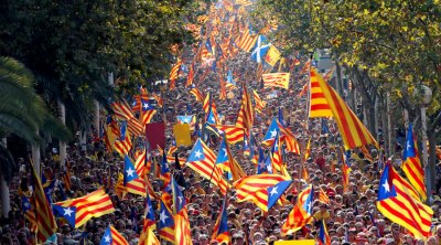 Διχασμένοι οι Καταλανοί - Βαρύ το κατηγορητήριο για εξέγερση κατά του έθνους στο Βέλγιο διέφυγε ο Puigdemont