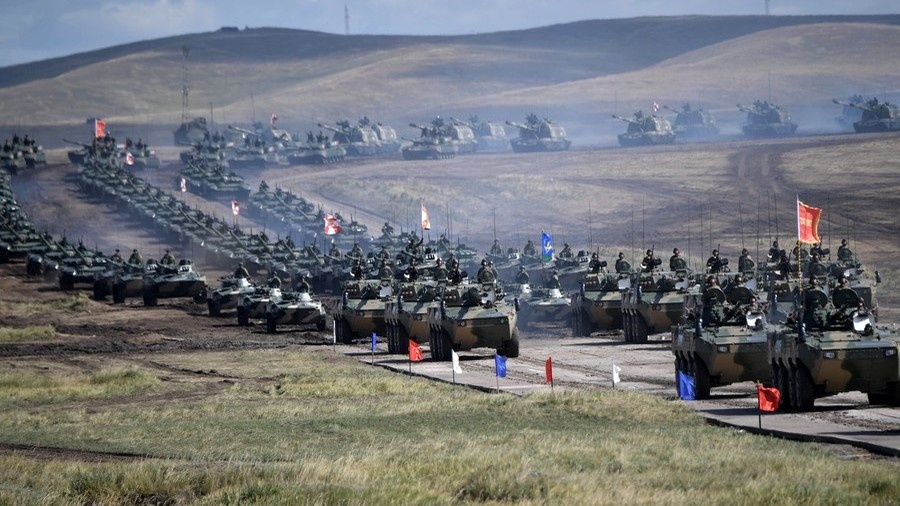 Ρωσία – Κίνα διεξάγουν μεγάλης κλίμακας στρατιωτικές ασκήσεις στέλνοντας ισχυρό μήνυμα στη Δύση