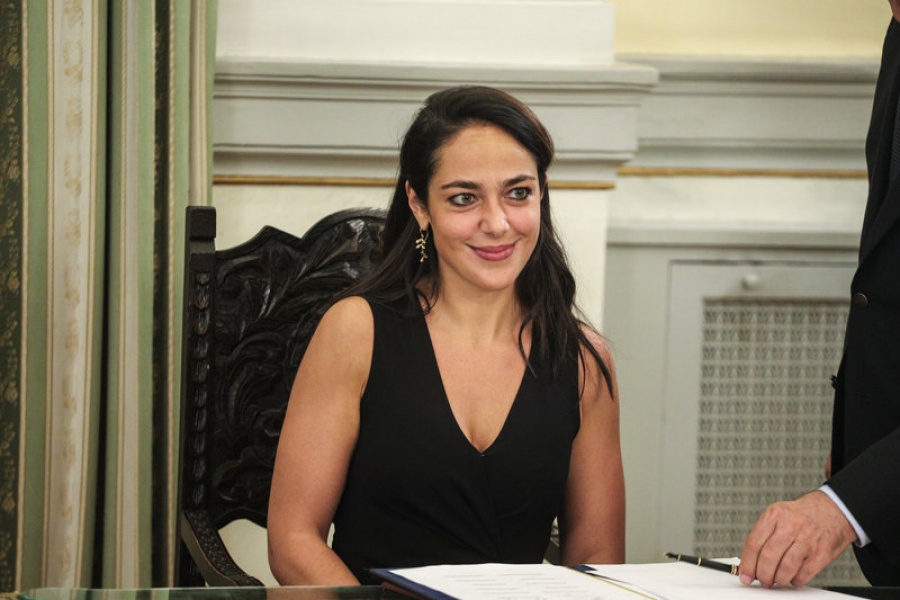 Iκανοποίηση Μιχαηλίδου για την αποδοχή του επιδόματος γέννας των 2.000 ευρώ, από την πλειονότητα των φορέων