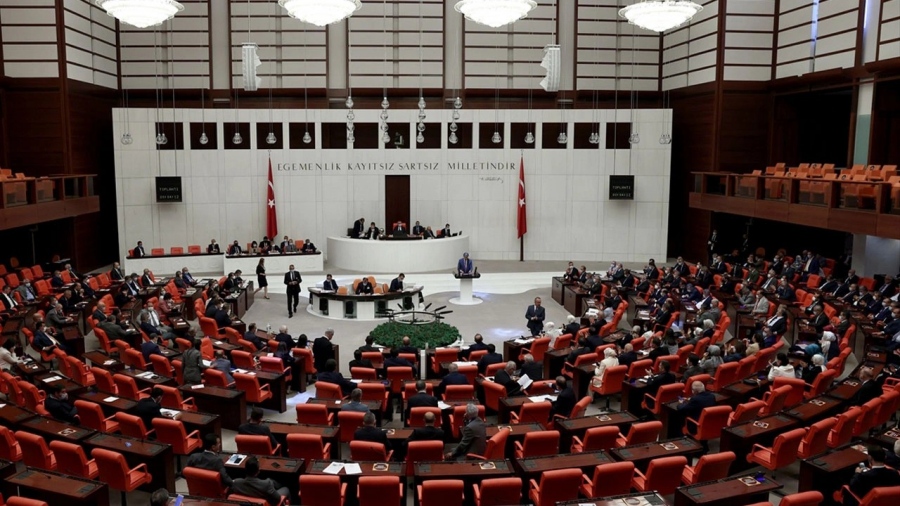 Συναγερμός στην τουρκική βουλή – Δεκάδες βουλευτές νοσηλεύονται, εκατοντάδες με συμπτώματα – Ποιος τους δηλητηρίασε;