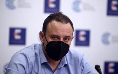 Μαγιορκίνης: Ο ρόλος της Omicron στις επαναμολύνσεις - Δεν έχει κλείσει ακόμα τον κύκλο της