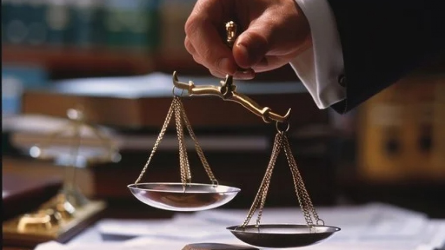 Η σπίθα και το όριο της εξουσίας: Η στιγμή όπου ένα ταπεινό δικόγραφο μετατράπηκε σε θεσμικό σεισμό