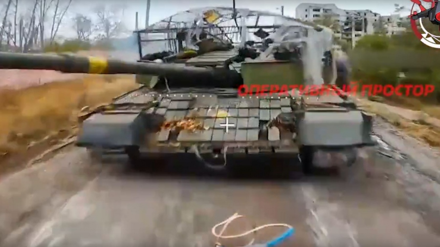 «Φωτιά και αίμα στο Kupyansk» - Ρωσικά drones εξαϋλώνουν ουκρανικό άρμα σε αποτυχημένη απόπειρα διαφυγής (vid)