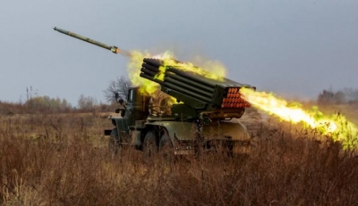 Πυροβολικό και πεζικό κρίνουν τον πόλεμο, η Ουκρανία συντρίβεται – Οι ΗΠΑ δεν παράγουν ούτε το 10% των πυρομαχικών της Ρωσίας