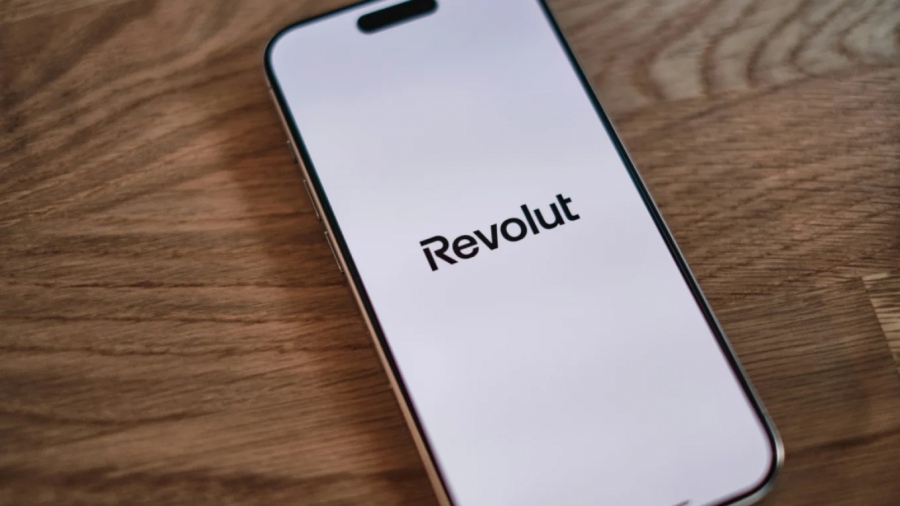 «Έπεσε» η Revolut - Μπλακ άουτ σε κάρτες και πληρωμές, χάος για τους πελάτες - Τεράστια αναστάτωση σε όλη την Ευρώπη