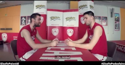 Μάντζαρης – Παπανικολάου προσφέρουν γέλιο σε ένα…ποδοσφαιρικό τετ-α-τετ