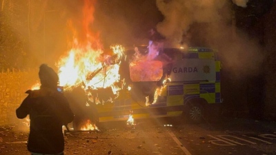 Η Ιρλανδία δείχνει τον δρόμο - Η μετανάστευση φέρνει εγκλήματα, χάος και ταραχές