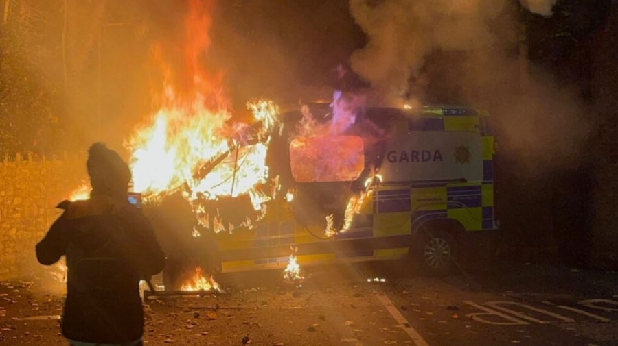 Η Ιρλανδία δείχνει τον δρόμο - Η μετανάστευση φέρνει εγκλήματα, χάος και ταραχές