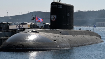 Ρωσικό υποβρύχιο εκτοξεύει πυραύλους Kalibr σε στόχους στη Θάλασσα της Ιαπωνίας