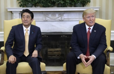 Οι Trump και Abe συζήτησαν την ανάπτυξη συστήματος αντιπυραυλικής άμυνας στην Ιαπωνία
