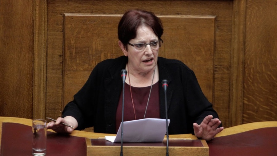 Παπαρήγα: Αυτό το Σύνταγμα μπορεί να χωρέσει από τον μεγαλύτερο αυταρχισμό έως το μεγαλύτερο ξεγέλασμα του λαού