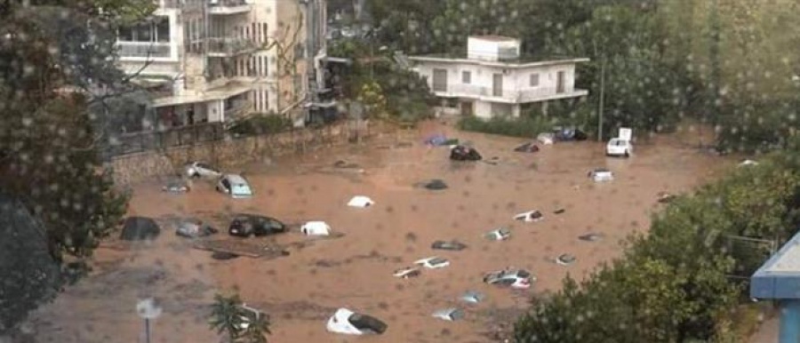 Σφοδρή καταιγίδα  έπληξε τα βόρεια προάστια της Αττικής – Βούλιαξαν αυτοκίνητα στο Μαρούσι