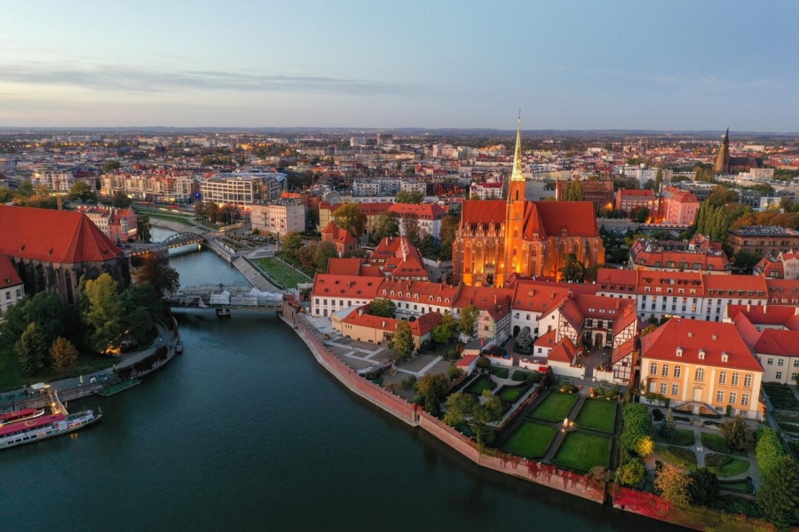 Οι Γερμανοί «εισβάλουν» στην Πολωνία – Αλώνουν όποια ιδιοκτησία πωλείται, πάνω από μισό δισ. οι επενδύσεις