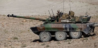 Η Γαλλία εκπαιδεύει Ουκρανούς και τους εξοπλίζει με δεκάδες τεθωρακισμένα και AMX-10RC