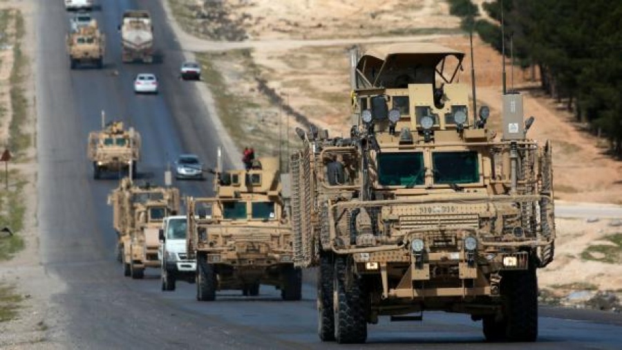 Αμερικανικά στρατιωτικά οχήματα στα σύνορα Συρίας - Τουρκίας