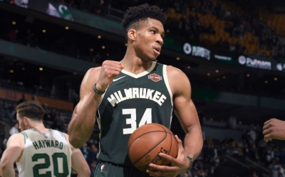 Ο Γιάννης άλωσε τη Βοστώνη και οδηγεί τους Μπακς στον τελικό