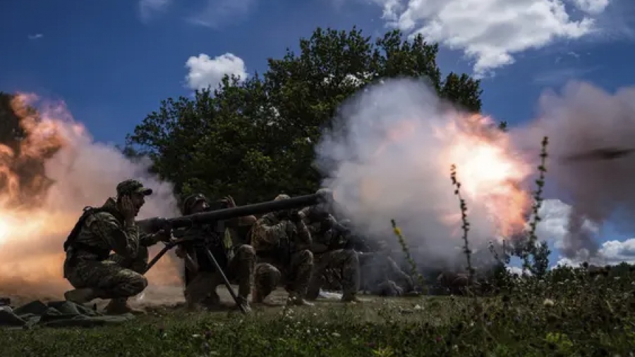 Η αισχρή συμφωνία Κιέβου με τη Δύση: Το αίμα των Ουκρανών σε αντάλλαγμα με λίγα χρήματα - Τους μετέτρεψαν σε... ινδικά χοιρίδια