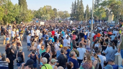 Κύπρος: Πορείες διαμαρτυρίας κατά των μέτρων για τον Covid – Επεισόδια έξω από τηλεοπτικό σταθμό