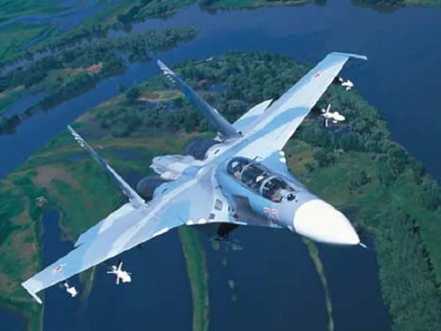 Συναγερμός στη Μαύρη Θάλασσα: Απογειώθηκε Su-27 και αναχαίτισε αμερικανικό drone Global Hawk, που ήταν να έτοιμο να εισβάλει στη Ρωσία