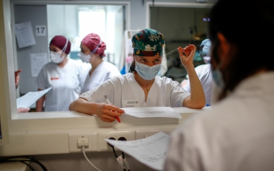 Γαλλία: «Έμφραγμα» στις ΜΕΘ με  5.433 ασθενείς από το τρίτο κύμα της πανδημίας