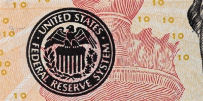 Η Fed αυξάνει τα επιτόκια κατά 25 μονάδες βάσης - Πρόβλεψη για 6 αυξήσεις μέχρι το τέλος του 2022