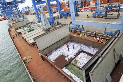 Η Ολλανδία ξεμπλοκάρει φορτίο 20.000 τόνων ρωσικού λιπάσματος για την Αφρική