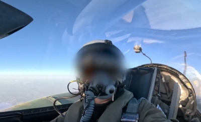 Αδιανόητο - Το Ισραήλ δημοσίευσε βίντεο με πιλότο μαχητικού να πίνει καφέ πετώντας πάνω από την Τεχεράνη