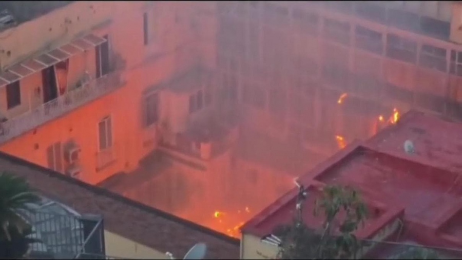 Στάχτη το ιστορικό Teatro Sannazaro στη Νάπολη - Η πυρκαγιά εξαφάνισε 180 χρόνια πολιτιστικής παράδοσης